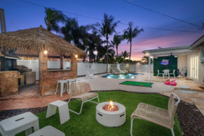 Tropical Villa Oasis - Salt Pool, BBQ, Game Room, Hot Tub, Luxury Amenities!